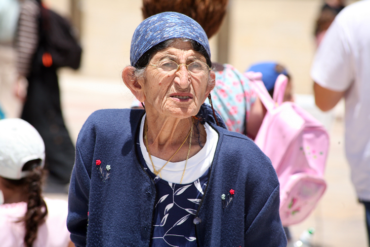 wailing wall lady